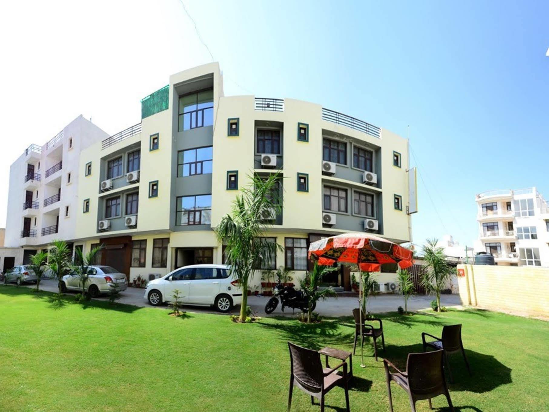 Hotel Olive & Blue - Govt Approved Hotel Near Delhi Airport Нью-Дели Экстерьер фото